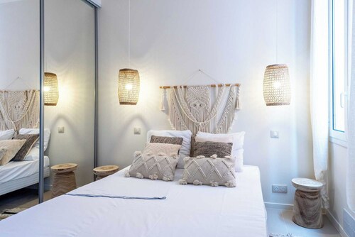 Modern Apartment -2bdr/6p - 300m From the Beach