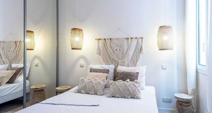 Modern Apartment -2bdr/6p - 300m From the Beach