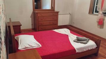 4 chambres, fer et planche à repasser, Wi-Fi, draps fournis