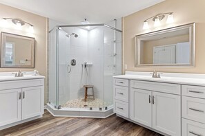Hair dryer - 4 Bedroom Home with Private Pool and Bay Views (Ocean City)