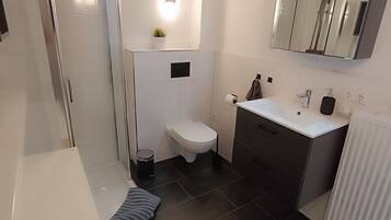 Dusche, Handtücher, Seife, Toilettenpapier