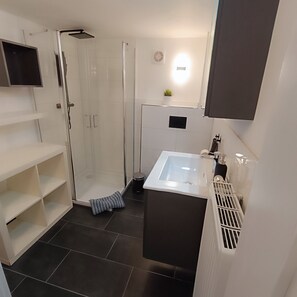 Dusche, Handtücher, Seife, Toilettenpapier