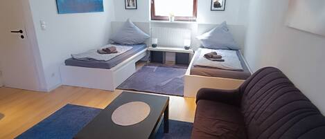 2 多间卧室、免费 WiFi、床单