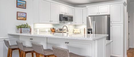 Refrigerador, microondas, horno, placa de cocina