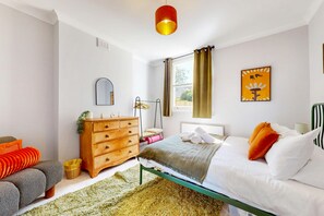 1 habitación, escritorio, tabla de planchar con plancha y wifi gratis