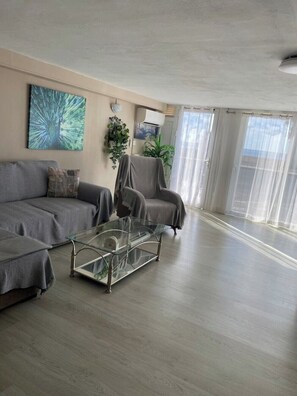 Smart TV - Mid Term Rental Attractive Spacious Apartment Opposite La Tejita Beach  (CN)