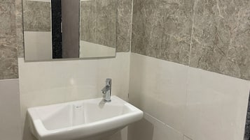 Executive Double Room | Bathroom | Shower, free toiletries, bathrobes, slippers