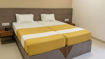 Executive Double Room | Desk, free WiFi, bed sheets