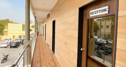 Stay Guru Hari Om Residency