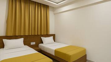 Deluxe Double Room | Desk, soundproofing, free WiFi, bed sheets