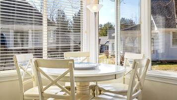 House, Multiple Beds, Kitchen, Garden View (Saltwater Cottage) | Dining