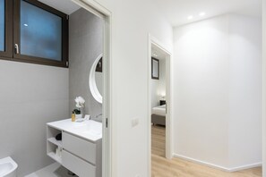 Dusche, Haartrockner, Bidet, Handtücher