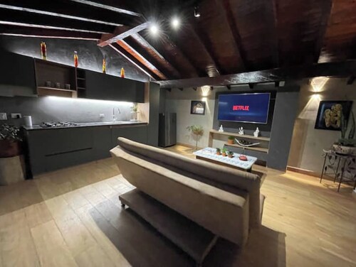 Villa with Jacuzzi 8 min from Jardines de Llanogrande