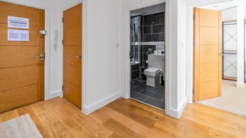 Shower, hair dryer, towels, shampoo