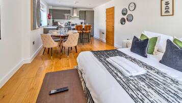 2 bedrooms, desk, iron/ironing board, WiFi