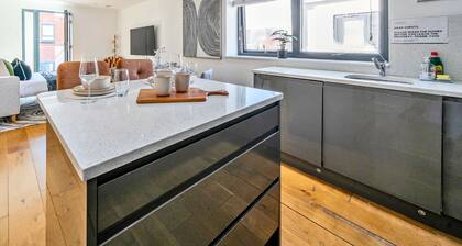 Modern 2BR | Pet-Friendly, Fast Wi-Fi, Netflix