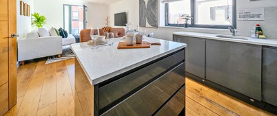 Modern 2BR | Pet-Friendly, Fast Wi-Fi, Netflix