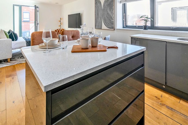KITCHEN BAR AREA WITH DININGWARES