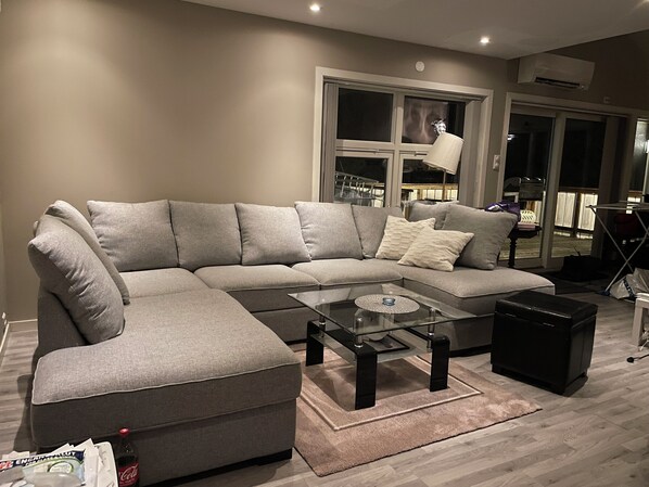 Smart TV, fireplace, computer monitors, printers