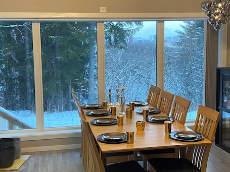 Dining. Modern flat with AC 3-bedrooms and balcony.