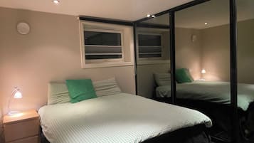 3 bedrooms, desk, iron/ironing board, free WiFi