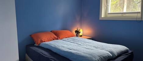 3 bedrooms, desk, iron/ironing board, free WiFi