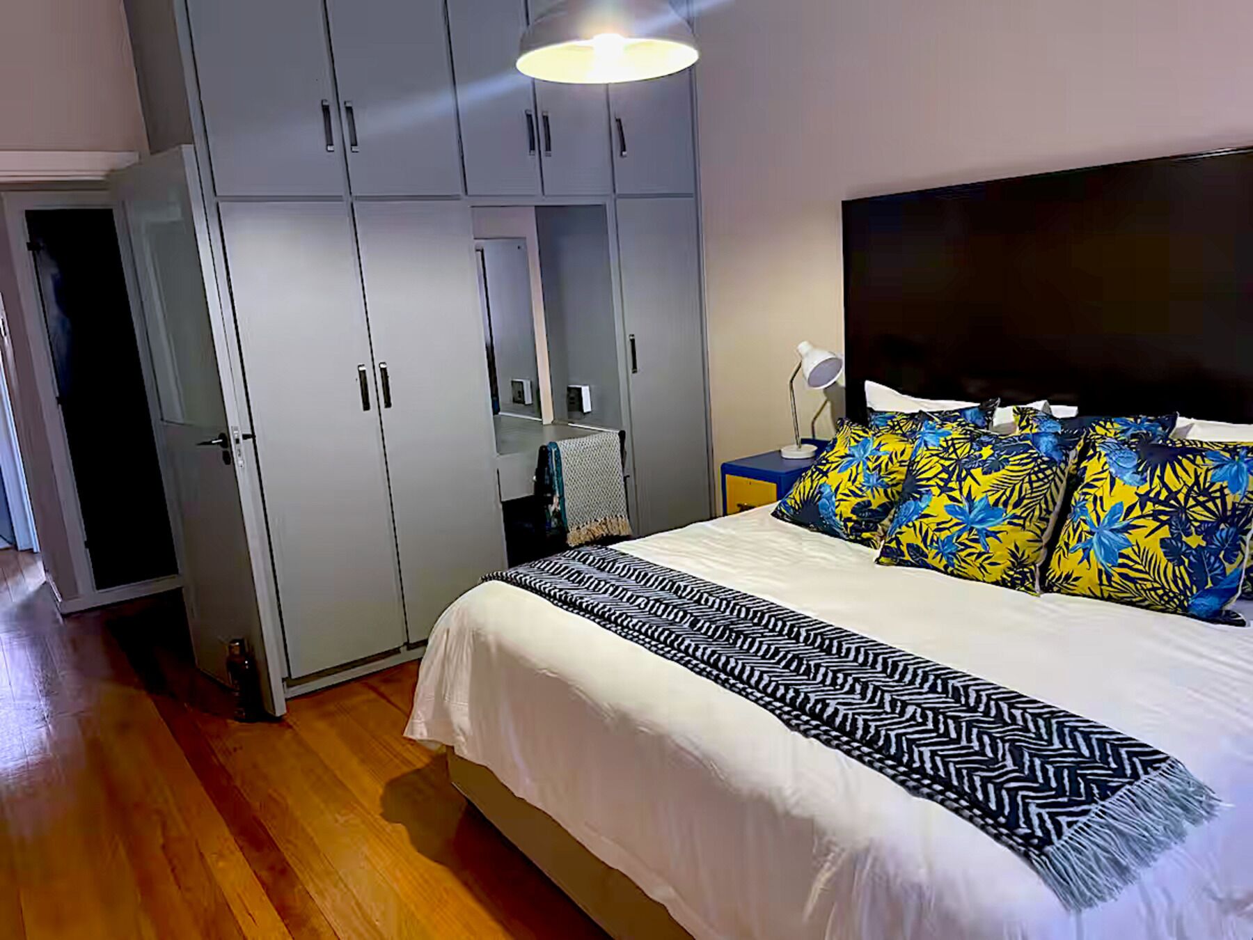 4 dormitorios, tabla de planchar con plancha, wifi y ropa de cama