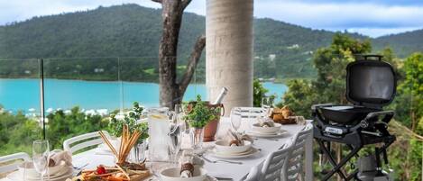 屋外ダイニングエリア