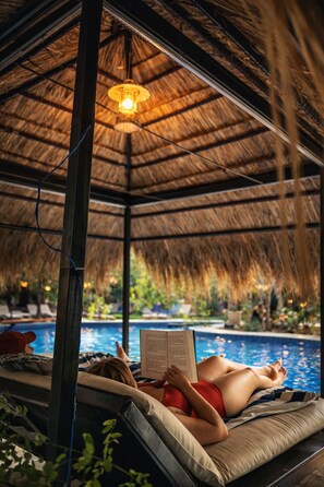 Outdoor pool - Sundaras Infinity Jungle Resort & Spa (Dambulla)