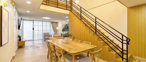 Four-Bedroom Apartment with Kitchen | In-room dining