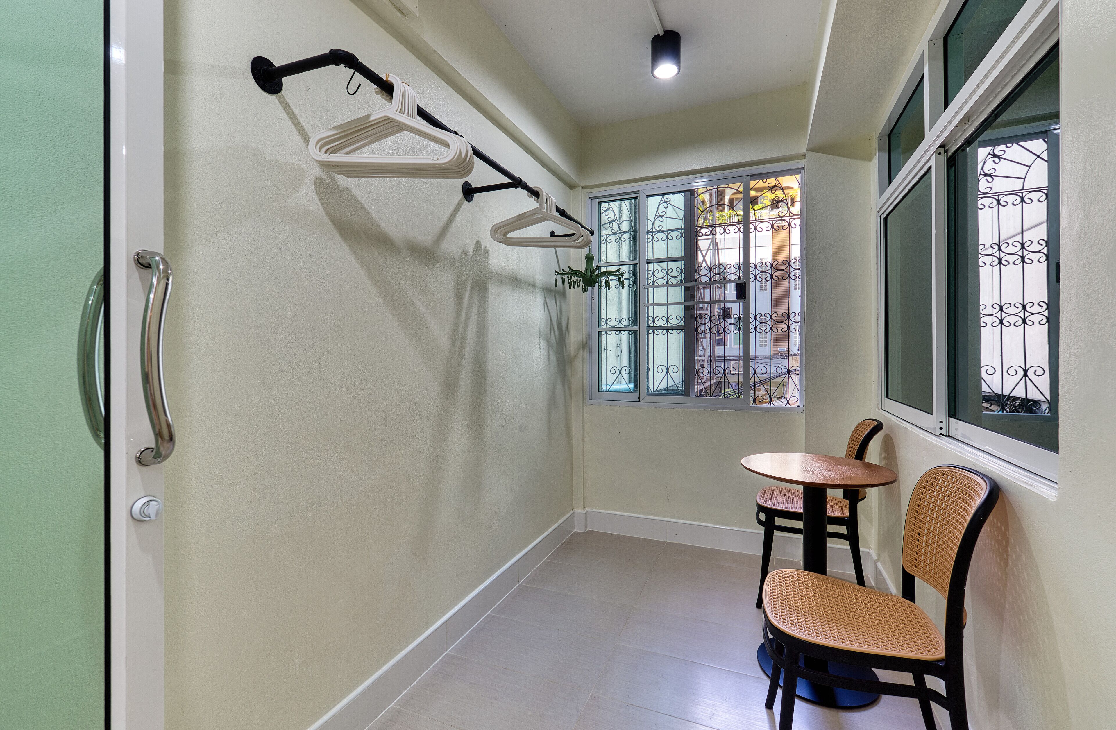 Four-Bedroom Apartment with Kitchen | Terrace/patio