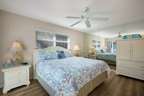 2 bedrooms, iron/ironing board, free WiFi, bed sheets - Holly Hideaway: Spacious 2 bed, heated pool, screened lanai, 5-mins to beach (Anna Maria)