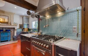 Køleskab, ovn, kogeplade, opvaskemaskine