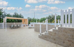 Outdoor dining - Stunning home in Cecina (Cecina)