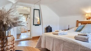 A bedroom with a bed, a nightstand, a mirror, and a lamp. - Amazing home in åsensbruk with WiFi (Åsensbruk)