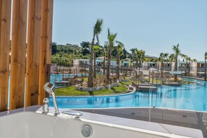Luxury Room, Hot Tub, Pool View | Jetted bathtub - Anna Island (Pefkochori)