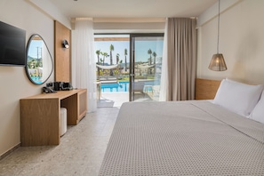Premium Room, Poolside