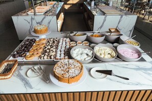 Free daily buffet breakfast  - Anna Island (Pefkochori)