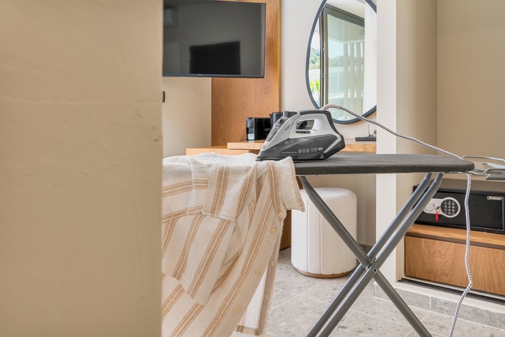 Iron/ironing board