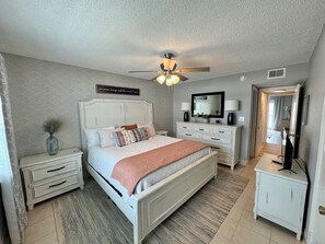 2 makuuhuonetta, silitysrauta/-lauta, ilmainen Wi-Fi, vuodevaatteet