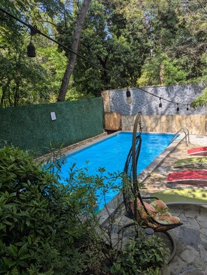 Outdoor pool - Sani Hotel (Tbilisi)
