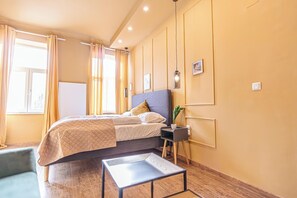 Basic Room | Iron/ironing board, free WiFi - 4BR Apt for 10P Walk to Westbahnhof (Vienna)