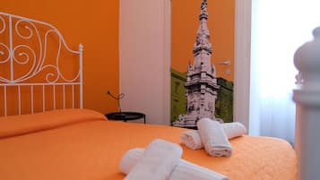 Schreibtisch, Verdunkelungsvorhänge, schallisolierte Zimmer