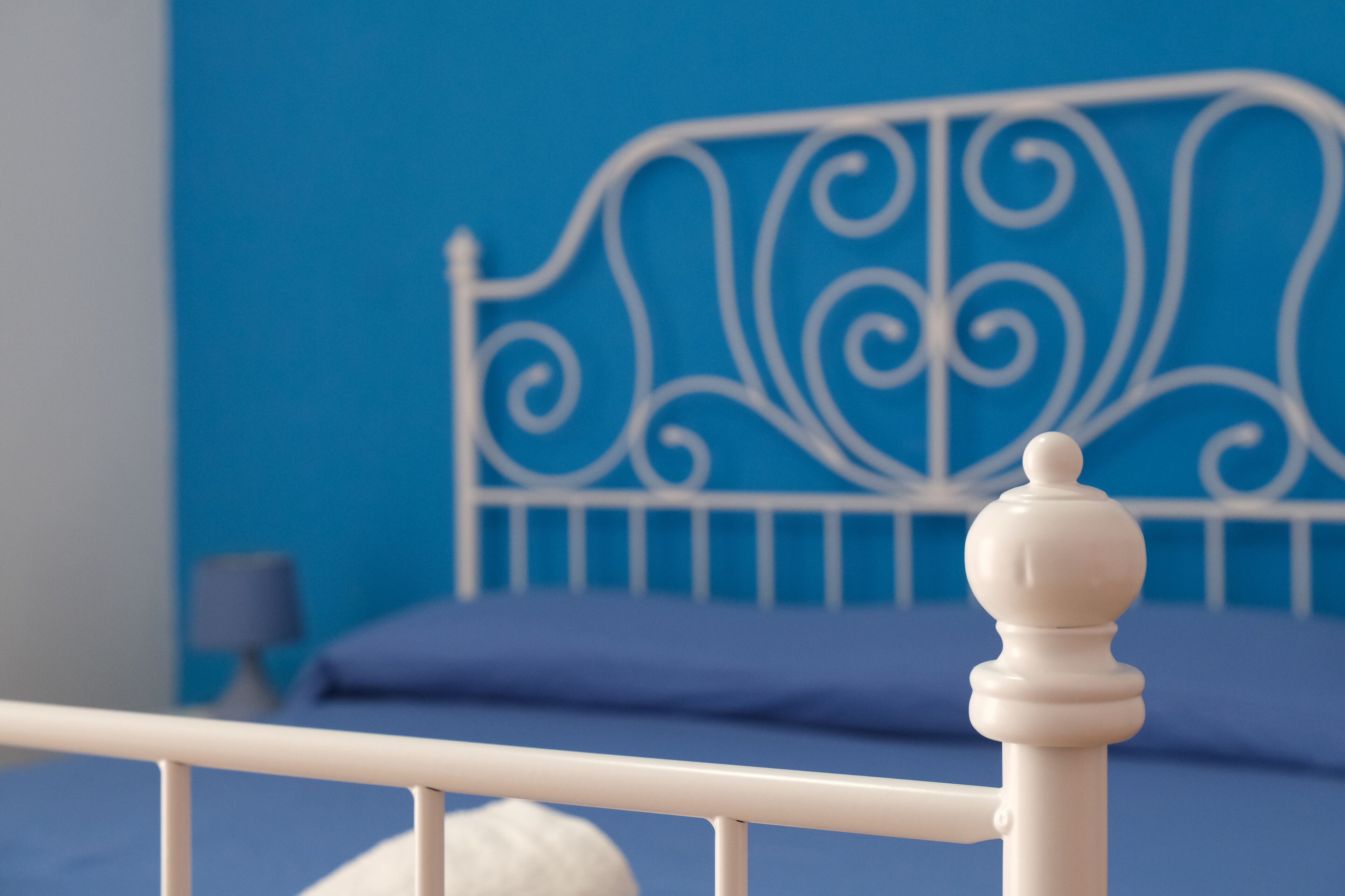 Schreibtisch, Verdunkelungsvorhänge, schallisolierte Zimmer