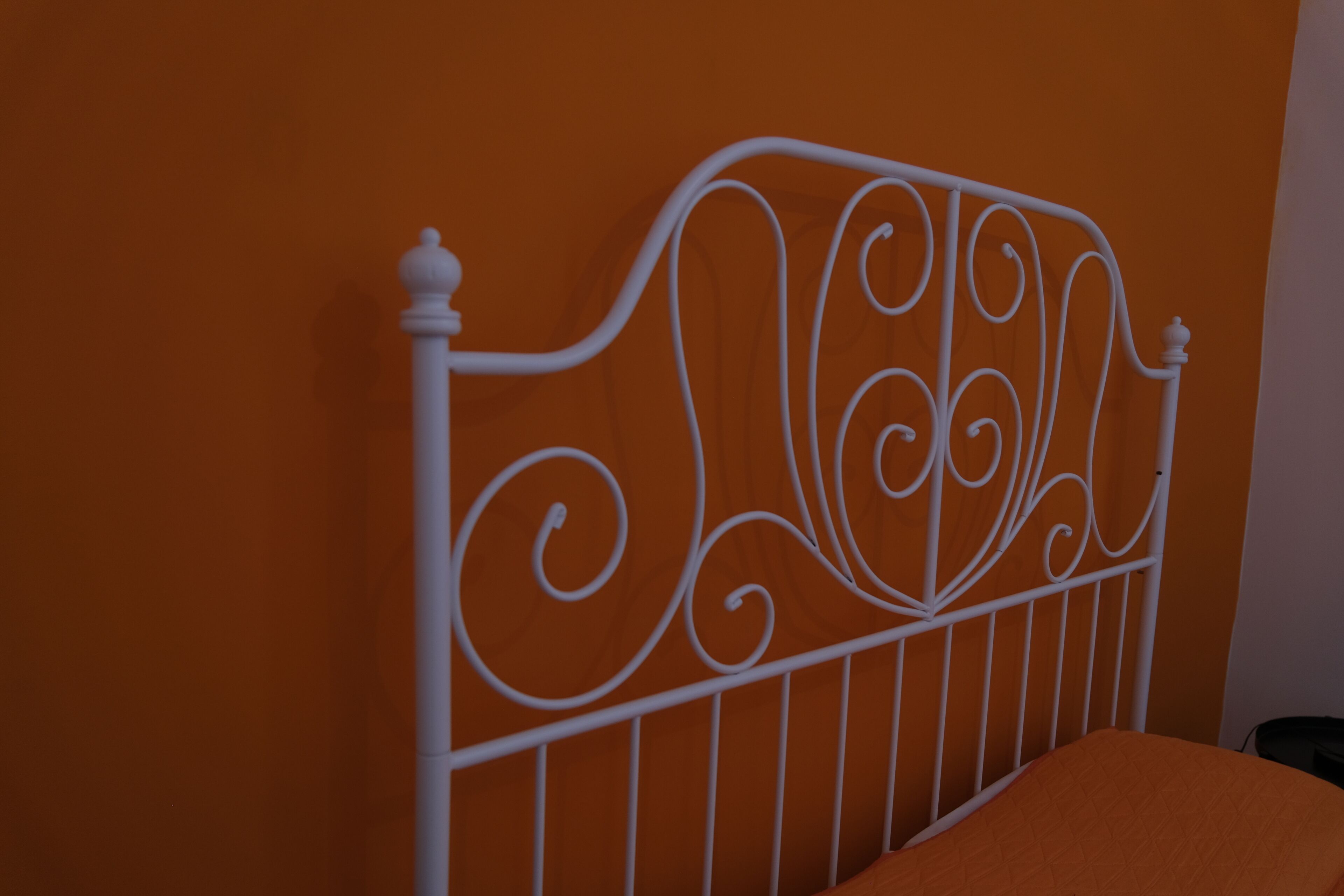 デスク、遮光カーテン、防音設備、アイロン / アイロン台