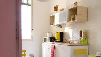 Bureau, rideaux occultants, chambres insonorisées