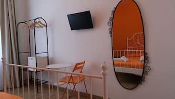 Bureau, rideaux occultants, chambres insonorisées