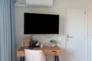 Interior - Coastal Inn - Private Room + Balcony (Zandvoort)