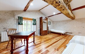 4 bedrooms, iron/ironing board, travel crib, free WiFi