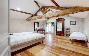 4 chambres, fer et planche à repasser, lit parapluie, Wi-Fi gratuit